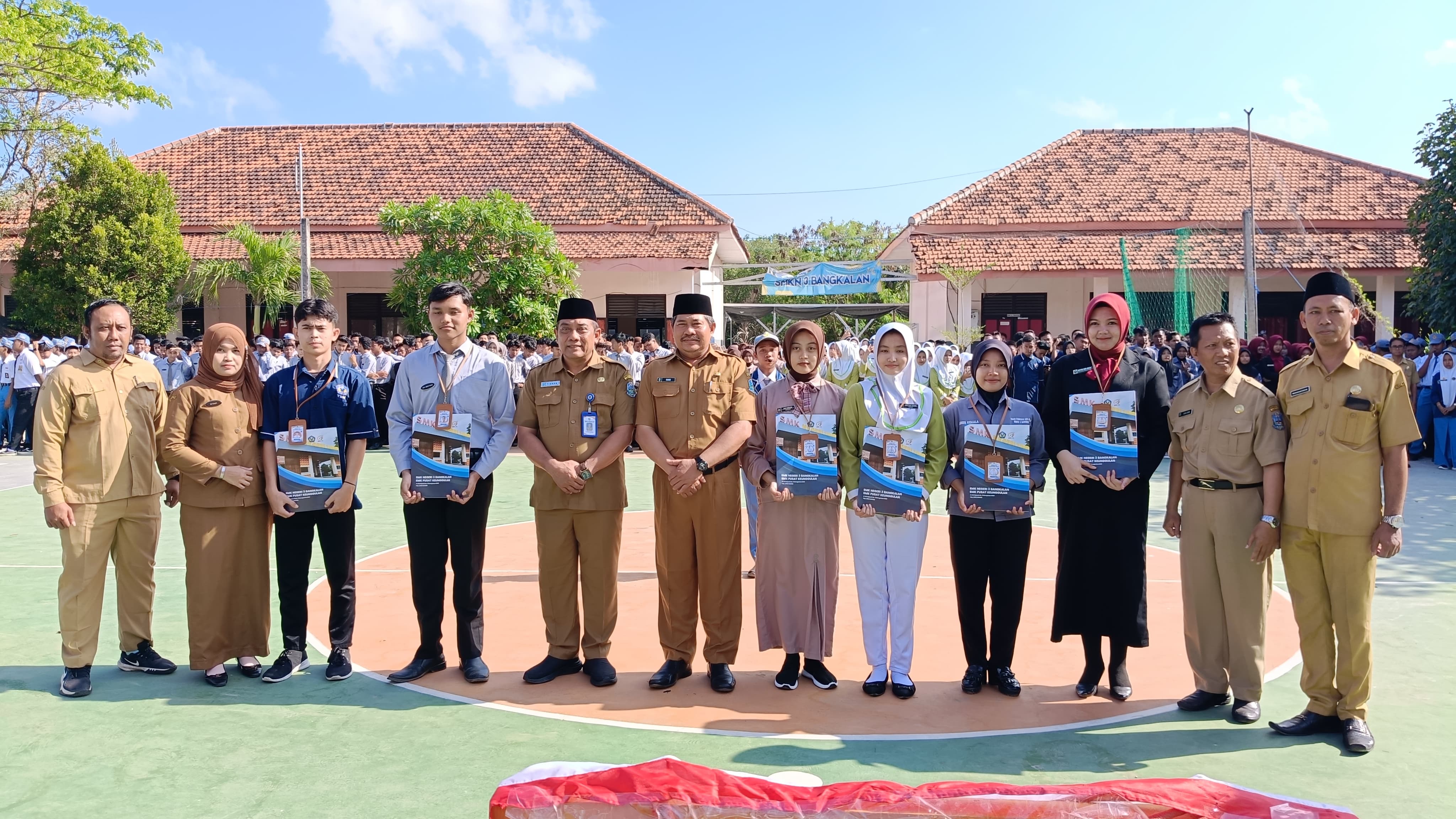SEREMONIAL PELEPASAN PRAKTIK KERJA LAPANGAN (PKL) SISWA KELAS XII SMKN 3 BANGKALAN TAHUN PELAJARAN 2026/2027