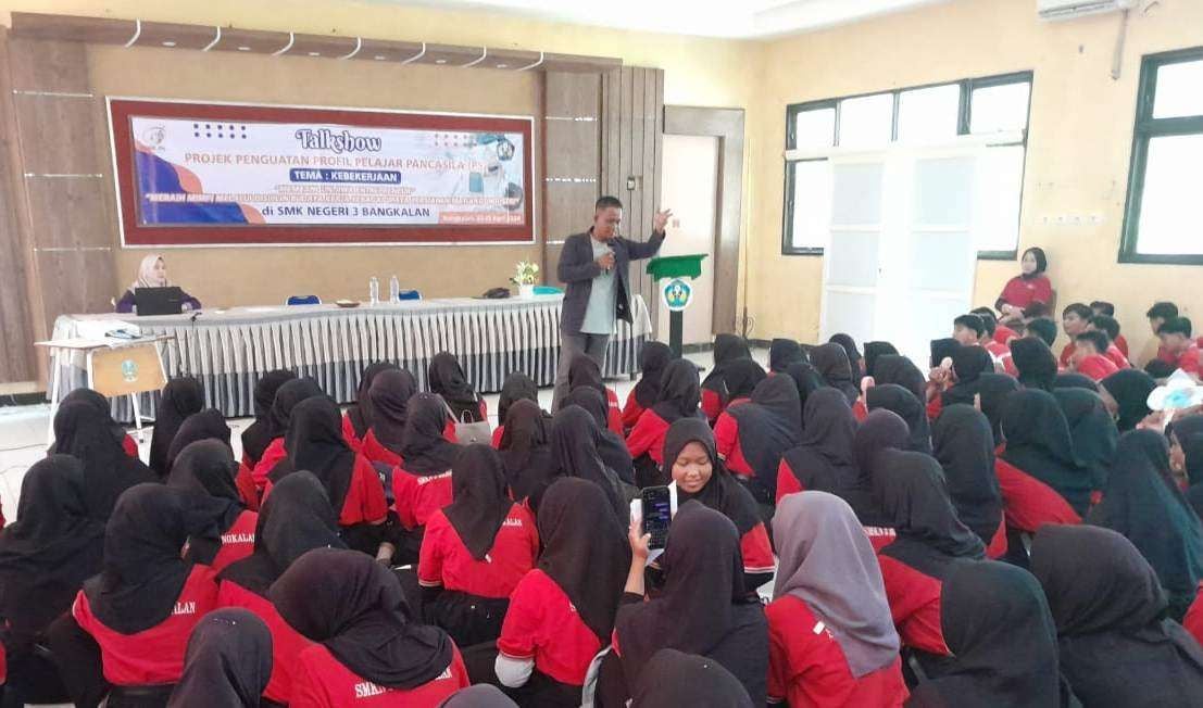 Ratusan Siswa SMKN 3 Bangkalan Dibekali Jiwa Entrepreneur