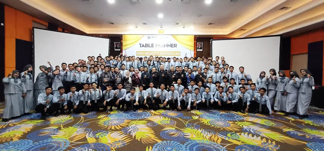 Table Manner dan Hotel Knowledge di Hotel Mercure Surabaya Grand Mirama