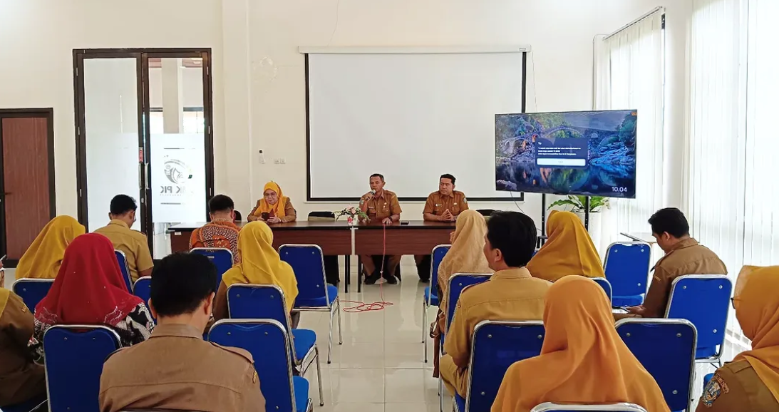 Technical Meeting (TM) Lomba Kompetensi Siswa (LKS) Tingkat SMK/SMA/MA bertempat di Meeting Room Edotel SMKN 3 Bangkalan