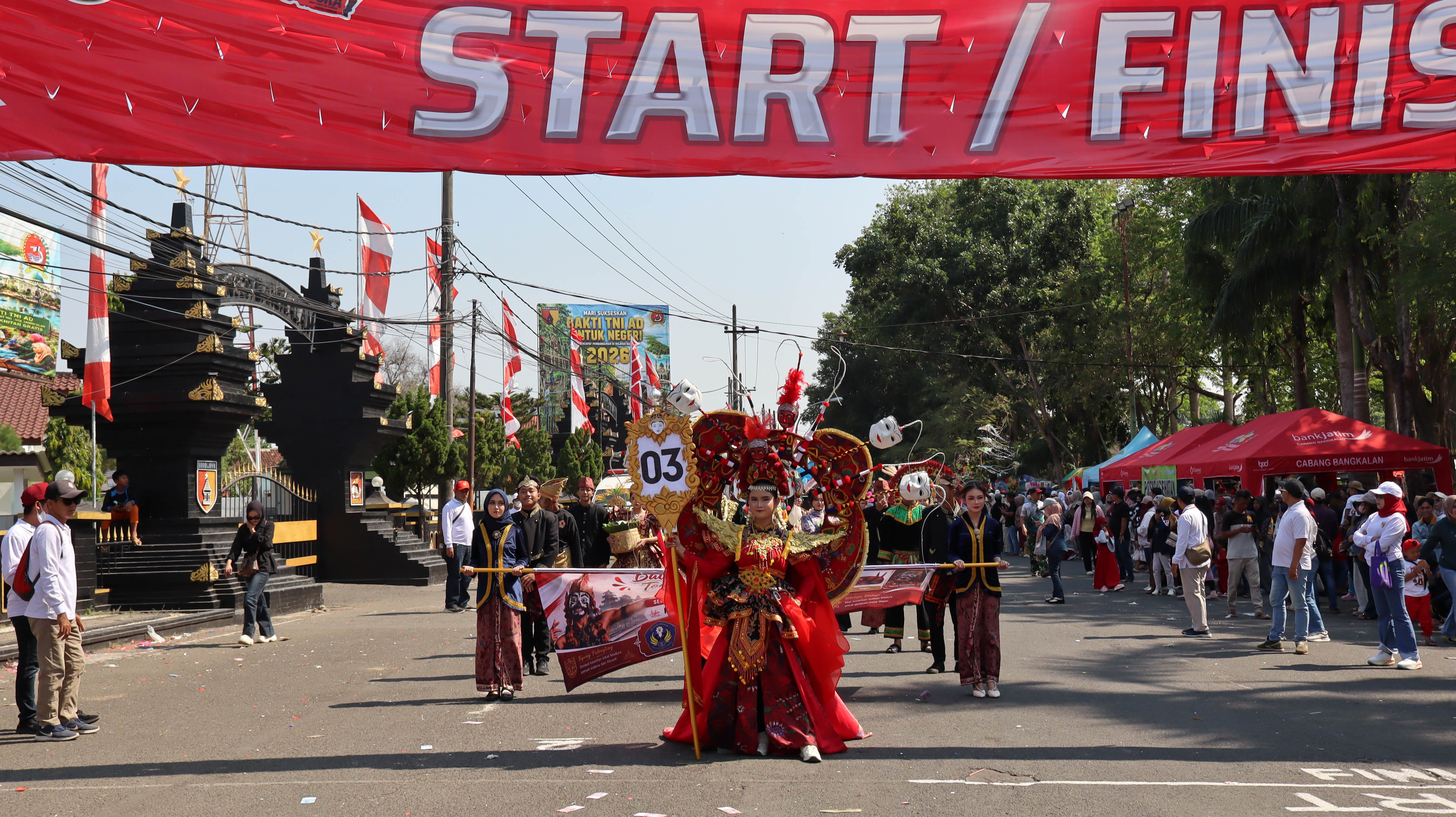 Semarak HUT RI ke-81, SMKN 3 Bangkalan Turut Meriahkan Lomba Karnaval